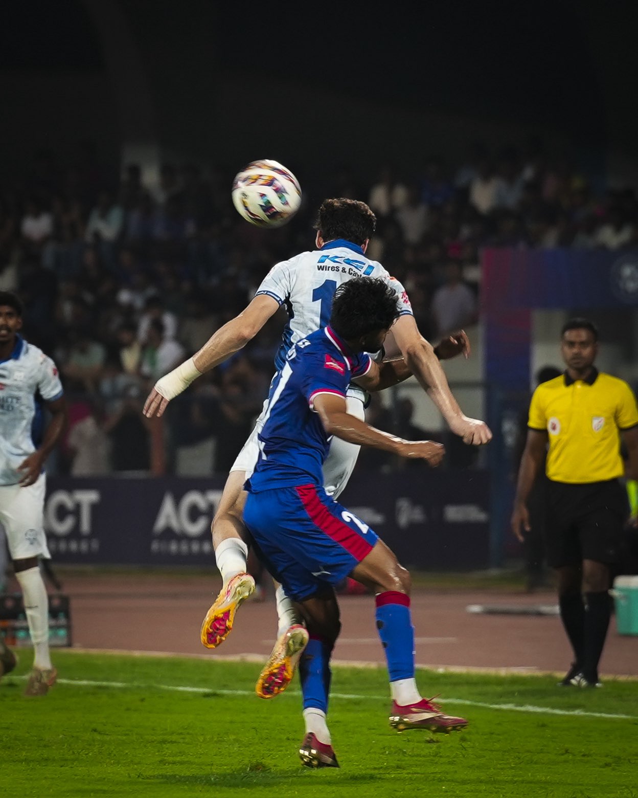 Kerala Blasters pick up first win of the season, surprise arch-rivals Bengaluru FC away | ISL 2025-26